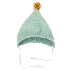 Căciulă Koo brodată cu pompon, muselină