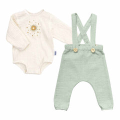 Costum baieti pentru botez format din pantalon cu bretele si body brodat din muselina, bumbac, Odiseea lui Artur