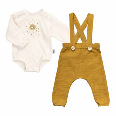 Costum baieti pentru botez format din pantalon cu bretele si body brodat din muselina, bumbac, Odiseea lui Artur