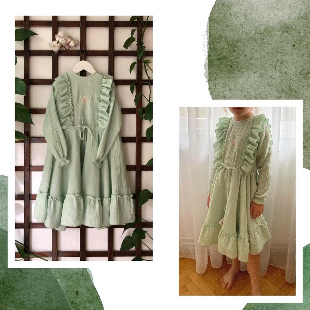 Fetita imbracata in rochie cu poale cerc si broderie, din muselina vaporoasa. Odiseea lui Artur