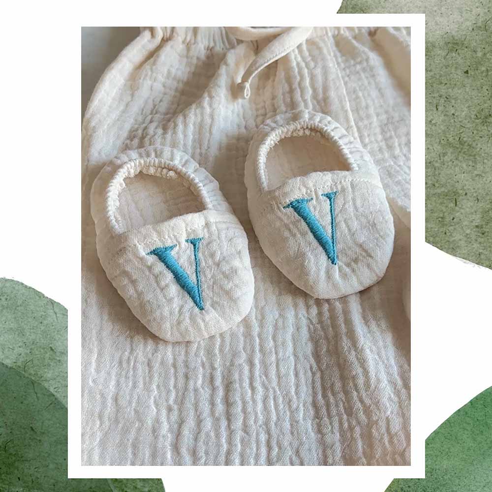 Botosei personalizati din muselina pentru bebelusi. Odiseea lui Artur