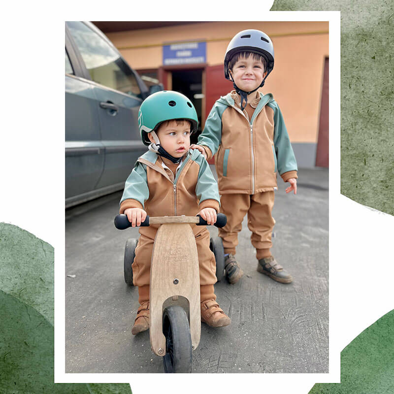 Fratiori asortati, imbracati in salopeta si jacheta softshell