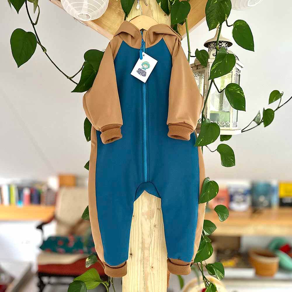 Overall softshell impermeabil, salopeta combinezon copii bebelusi Atlas Caramel Blue, Odiseea lui Artur