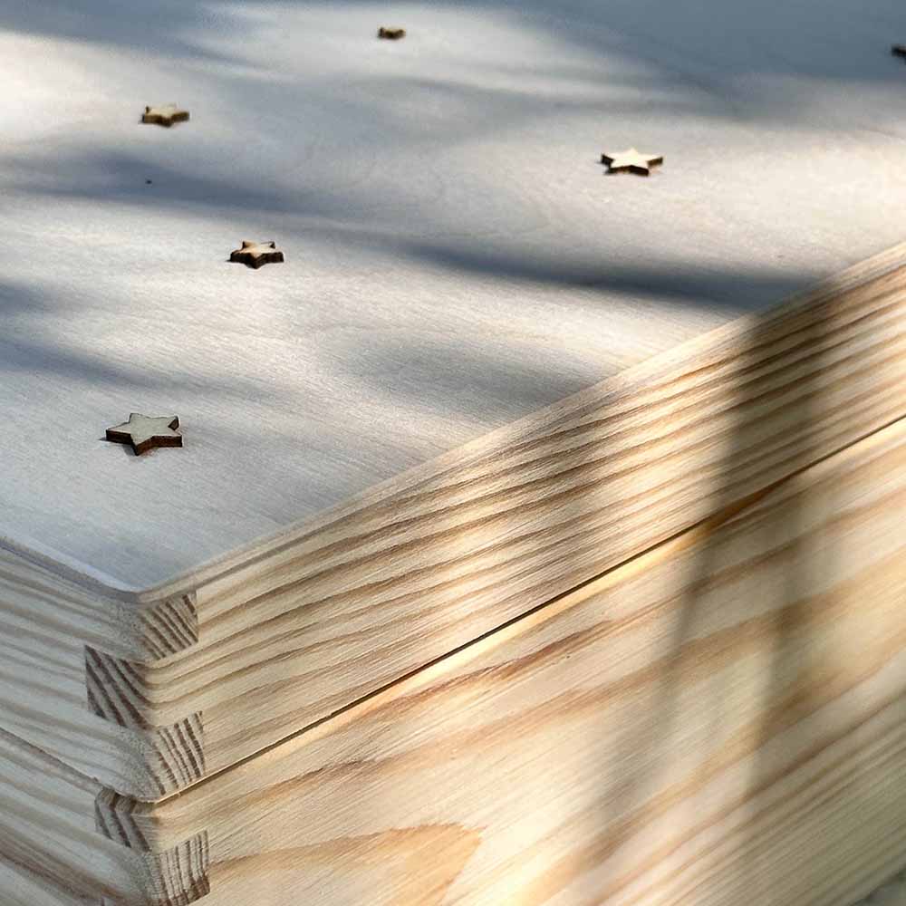 Cutie din lemn din trusoul de botez Odiseea lui Artur