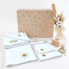 Trusou personalizabil pentru botez de iarna, din materiale naturale si cutie de lemn decorata cu numele bebelusului