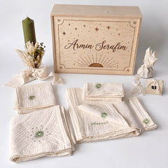 Trusou de botez personalizat, cu paturi de muselina si cutie gravata